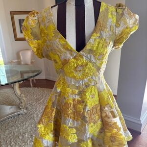 Showpo Brailey Jacquard Puff Sleeve Mini Dress Yellow Floral 6 NWT Babydoll